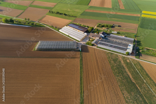 Luftaufnahme einer Gewächshausanlage einer Gemüsegärtnerei