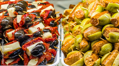 Εκτύπωση καμβά Typical Spanish olive tapas in a bar