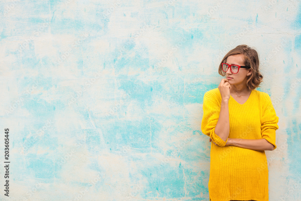 Obraz premium Portrait of girl with red glasses and yellow pullover