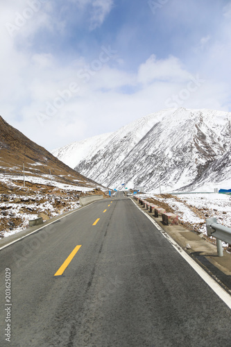 The wild road in Tibet