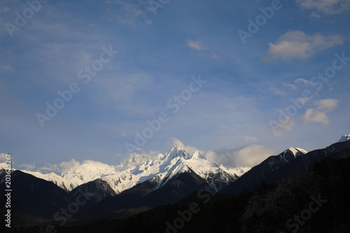 Snow mountain and scenery in Tibet © 鸿 孟