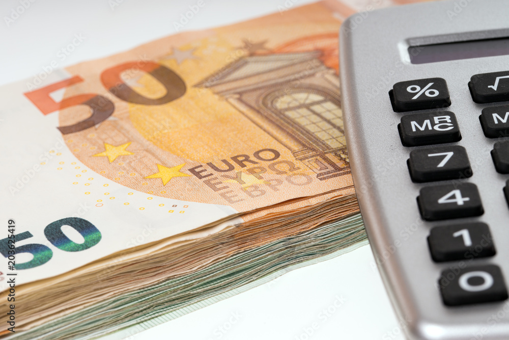 Finanzen / viele Geldscheine und Taschenrechner Finanzen / viele Geldscheine und Taschenrechner