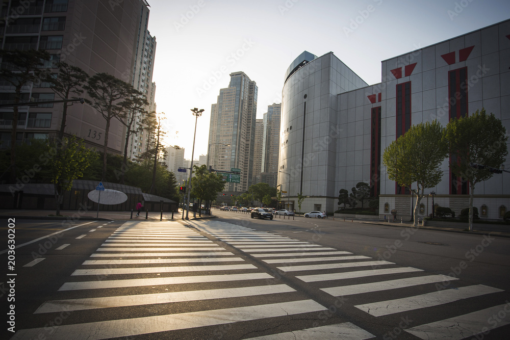Φωτογραφία Sunset view of wide streets and tall buildings in Jamsil district, Seoul