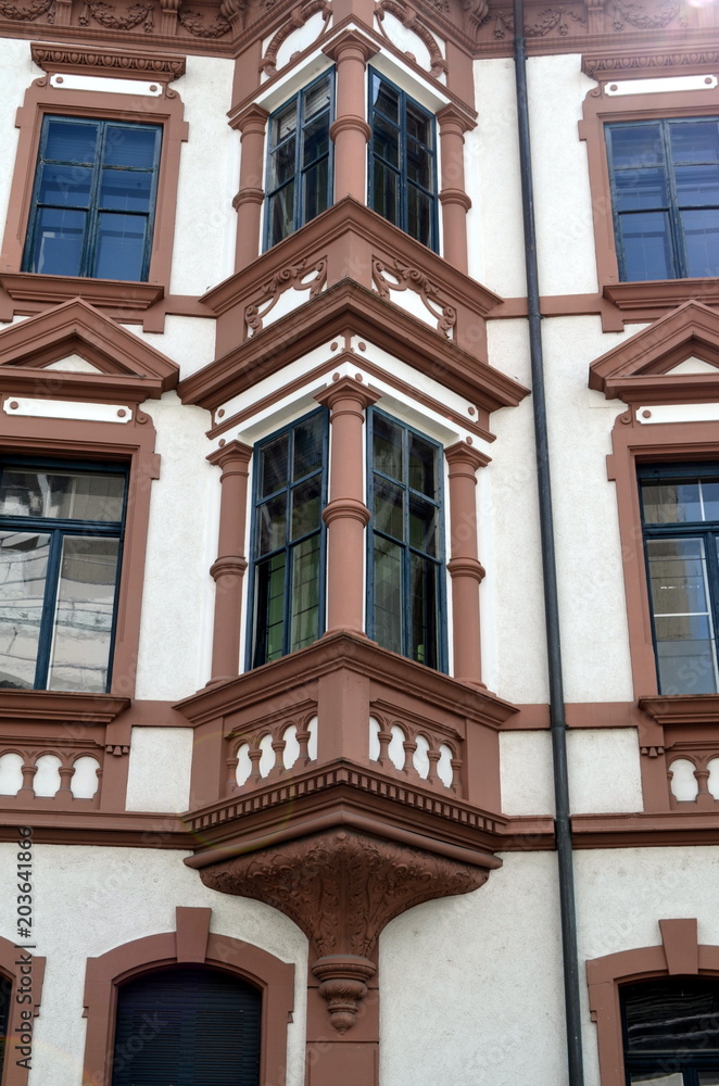 Obraz premium Altbaufassade in Freiburgs Altstadt
