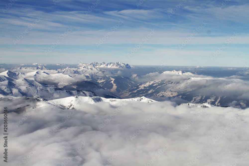 Fototapeta premium Ballonfahrt in den Alpen von Tirol