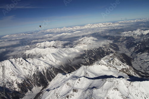 Ballonfahrt in den Alpen