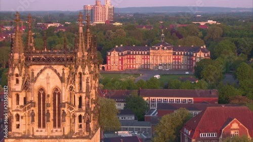 Schloss Muenster mit Liebfrauen-Ueberwasserkirche im Vordrgrund und Universitaetsklinikum im Hintergrund, Schwenk mit Drohne photo