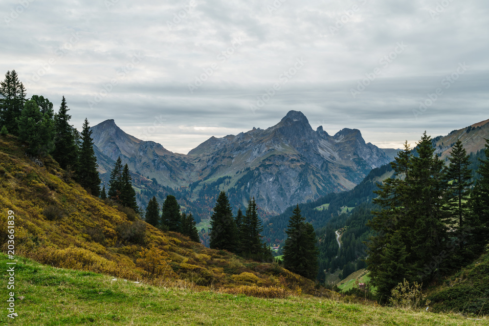 Wanderung am Hochtannbergpass zum Körbersee Wanderung am Hochtannbergpass zum Körbersee