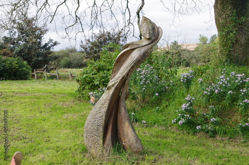 Sulpture sur arbre photo