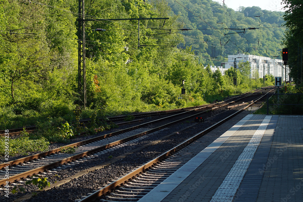 Blick auf die Gleise im Bahnhof Essen-Kettwig Blick auf die Gleise im Bahnhof Essen-Kettwig
