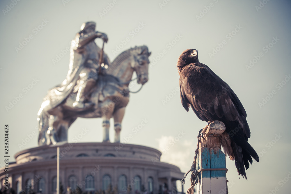 Fototapeta premium Vulture and Genghis Khan Monument