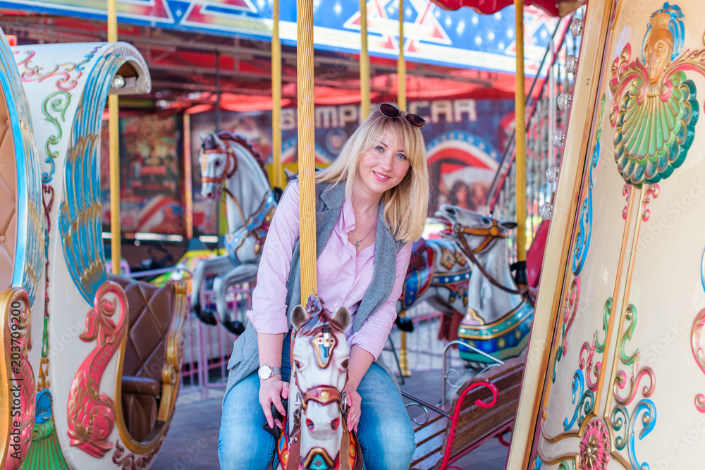 Obraz premium Happy smiling fashionable plus size young woman in modern city life. Life of xl lady. Concept of positive lifestyle. Pretty stylish girl at city center 