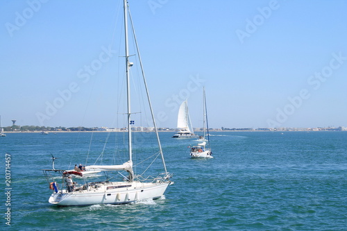 Voiliers en méditerranée, la grande Motte, France 