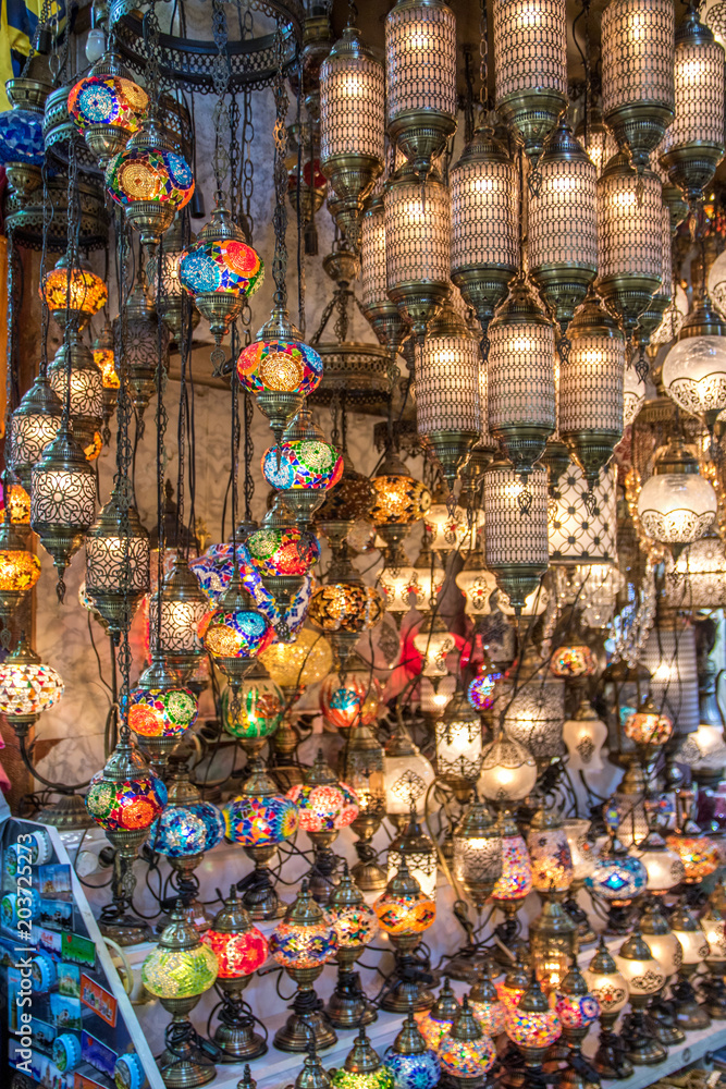 Naklejka premium Lampy na wielkim bazarze w Stambule