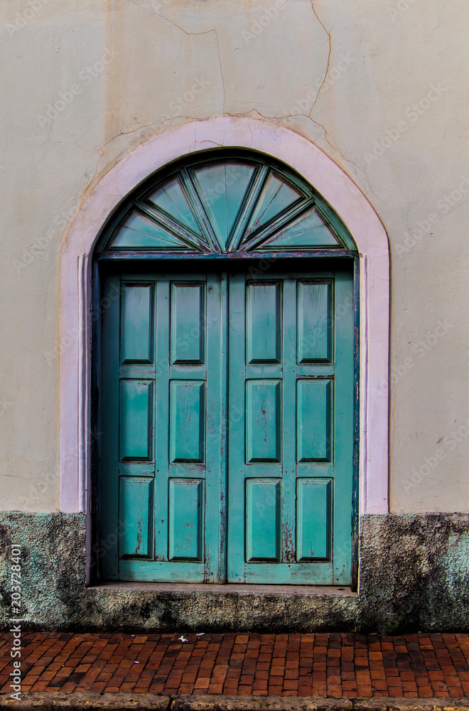 Portas e janelas antigas