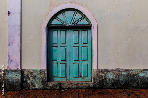 Portas e janelas antigas © MARCHEL ADRIEN