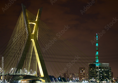 Ponte estaiada Berrini, São Paulo photo