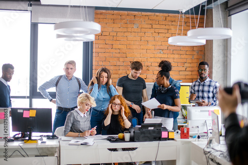 Fotografie young multi ethnic office workers are in complete chaos