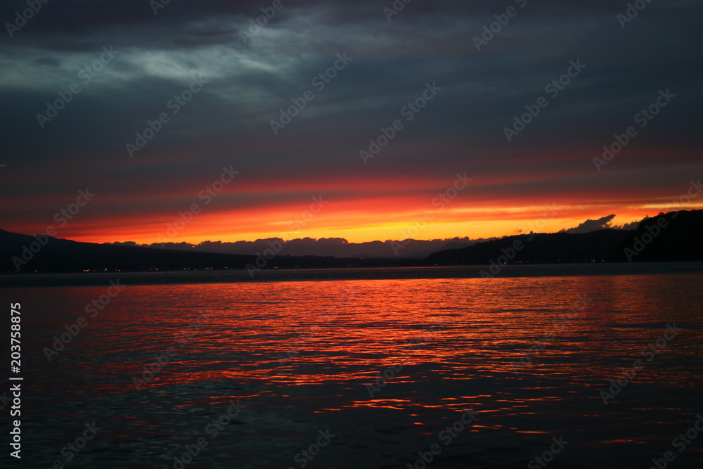 夕焼けに染まる山中湖 夕焼けに染まる山中湖