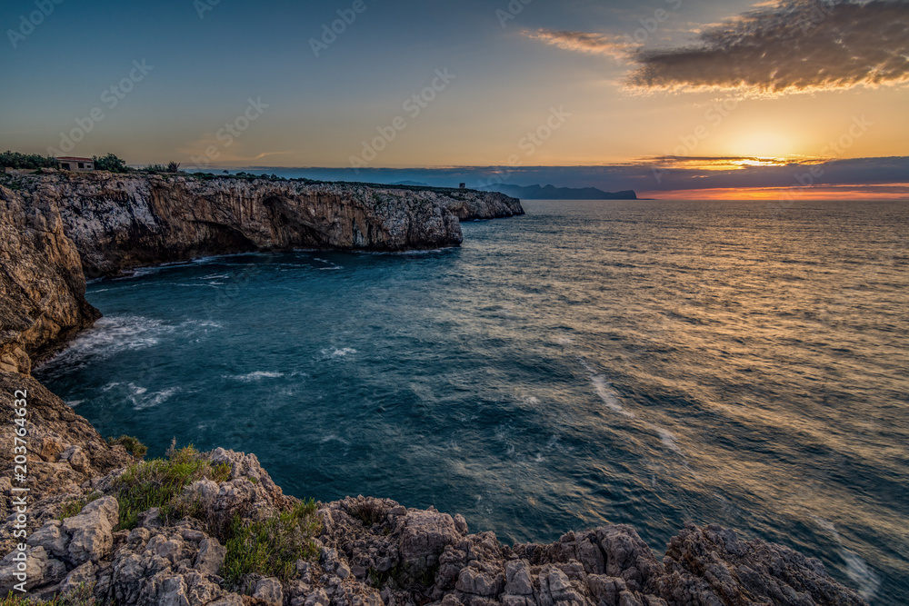 Vista panoramica sulle coste Siciliane al crepuscolo dalla riserva naturale di Capo Rama, provincia di Palermo IT	