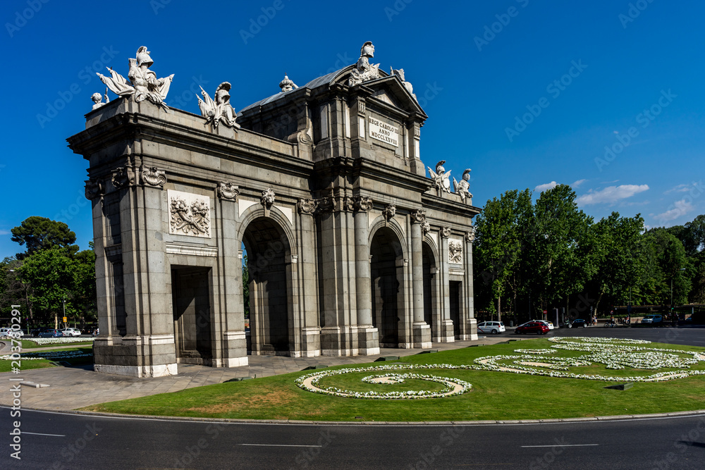Puerta de Alcalá: A Grand Monument to the Spanish Monarchs in Madrid, Spain, Europe