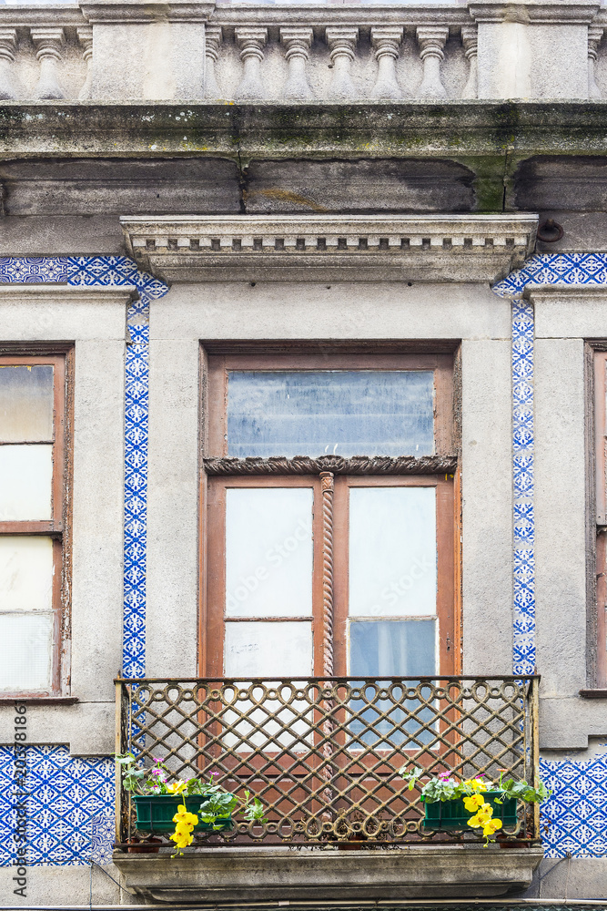 Obraz premium Traditional Portuguese facade