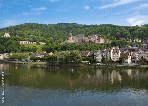 View over the Nekar to the Heidelberg Castle and the old town_Heidelberg, Baden Wuerttemberg, Germany