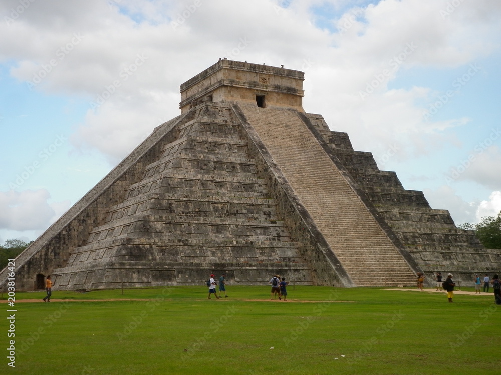  Pyramid of park Chichén Itzá
