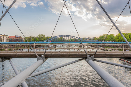 La passerelle père Bernatek au dessus du Vistule à Cracovie photo