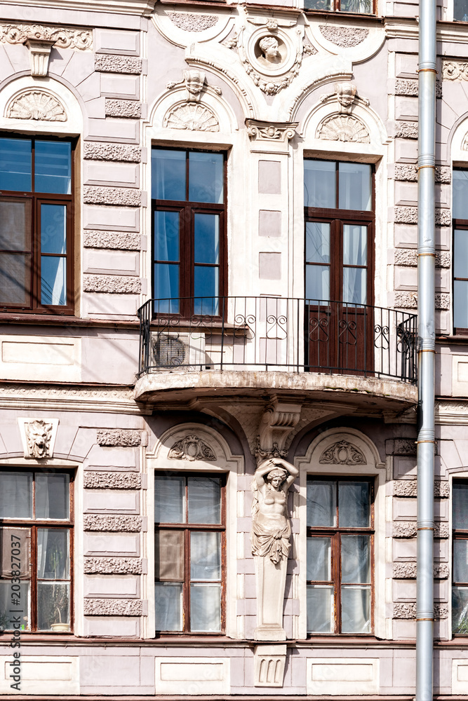 Obraz premium Caryatid. Detail of the facade decoration. St. Petersburg, Russia.