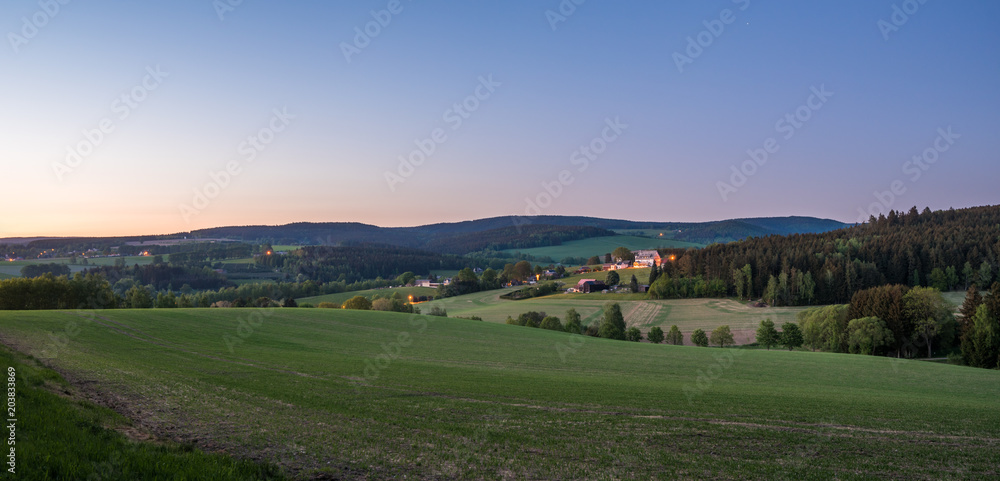Naklejka premium Abendpanorama bei Erlbach/Vogtland