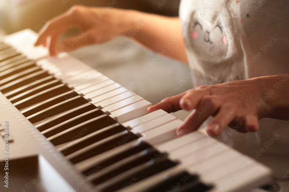 Fototapeta premium hands on piano