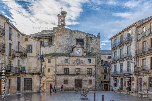 Obraz na plátně Sepúlveda, Segovia, España; 03 17 2018: Plaza y fachada del ayuntamiento del pue
