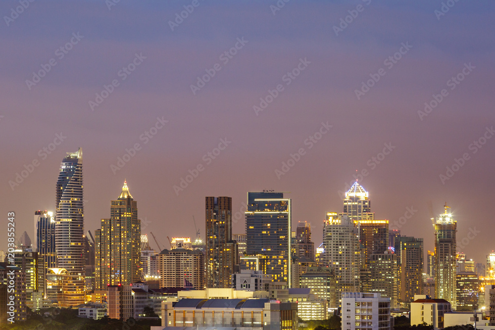 Obraz premium evening time of bangkok city, thailand