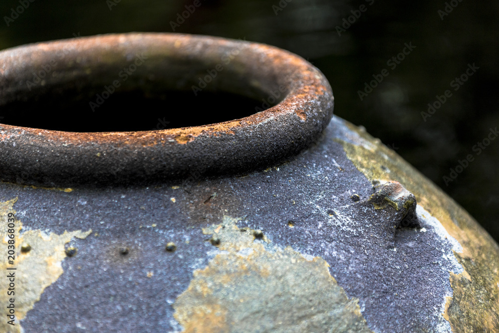 Large rusty looking ceramic clay urn for rain water retention, garden idea Large rusty looking ceramic clay urn for rain water retention, garden idea