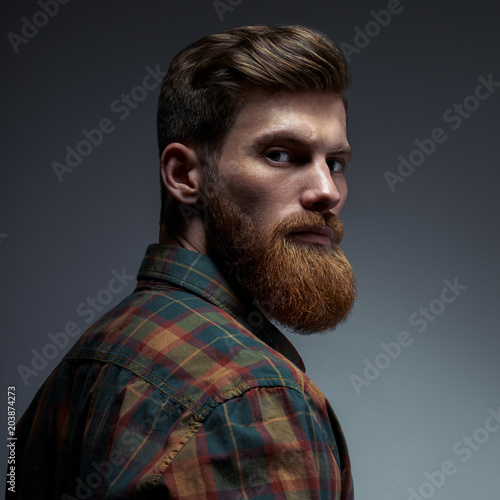 Foto Fashion model with stylish hair