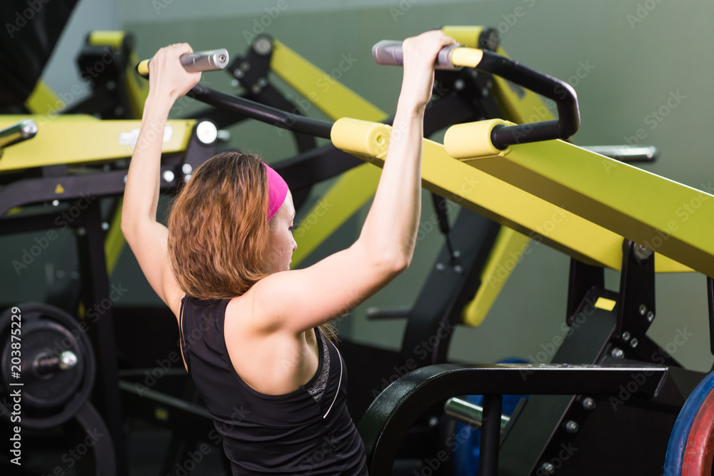 fitness woman execute exercise with exercise machine in gym fitness woman execute exercise with exercise machine in gym