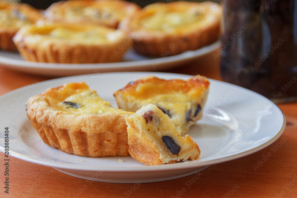 homemade cheesecake with raisins