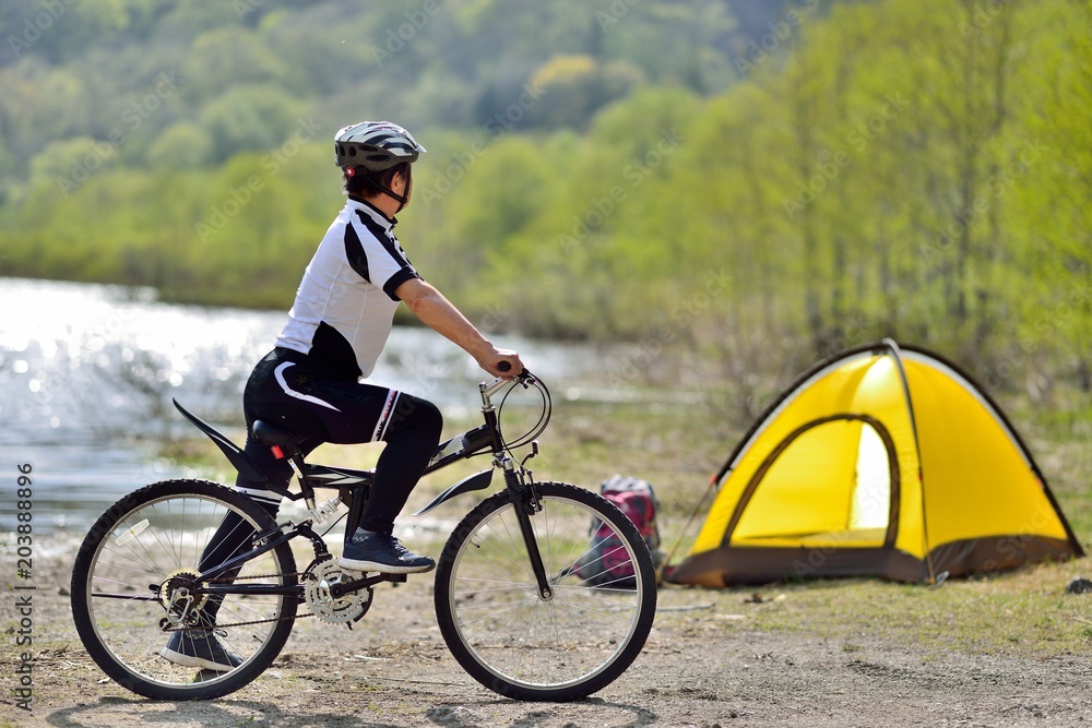 Obraz premium キャンプツーリング・マウンテンバイク 