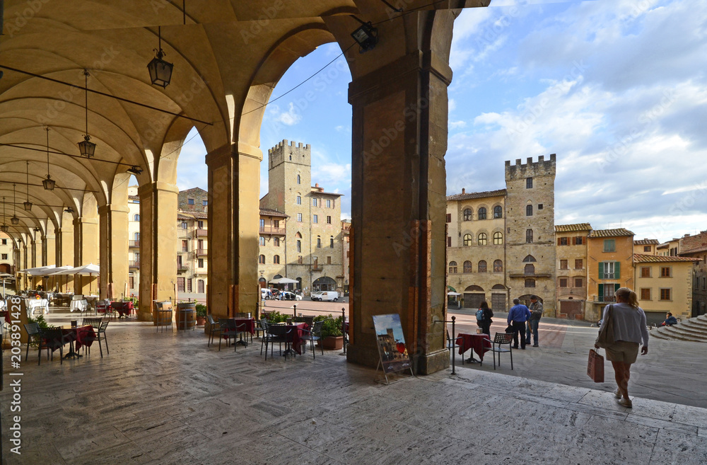 Tuscany, Arezzo,  Renaissance Vasari loggias, in the background Piazza Grande