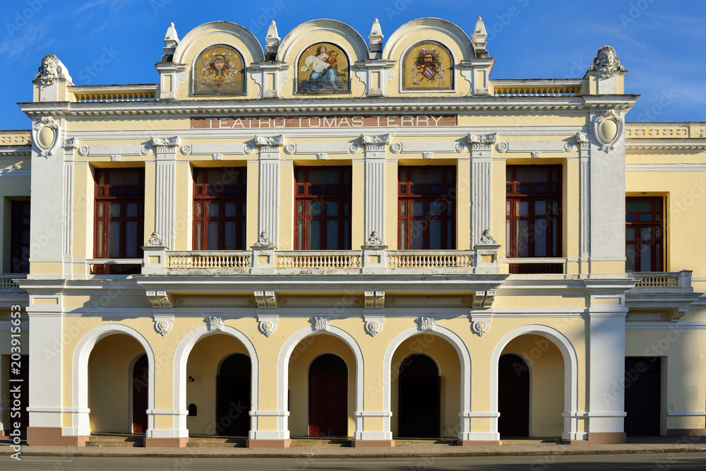 Fototapeta premium Colonial theatre with arcades by the main square (Plaza de Armas) in the Cienfuegos city on Cuba