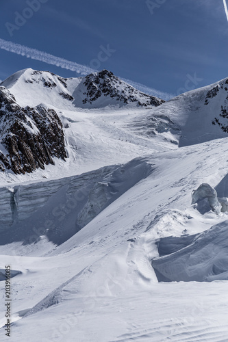 Wildspitze mit Schnee bedecktem Gletscher im Winter