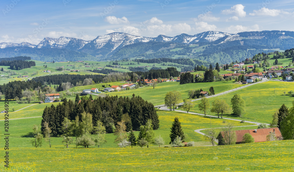 Frühling in den Allgaeuer Alpen in der Nähe von Oberstaufen,Bayern,Deutschland