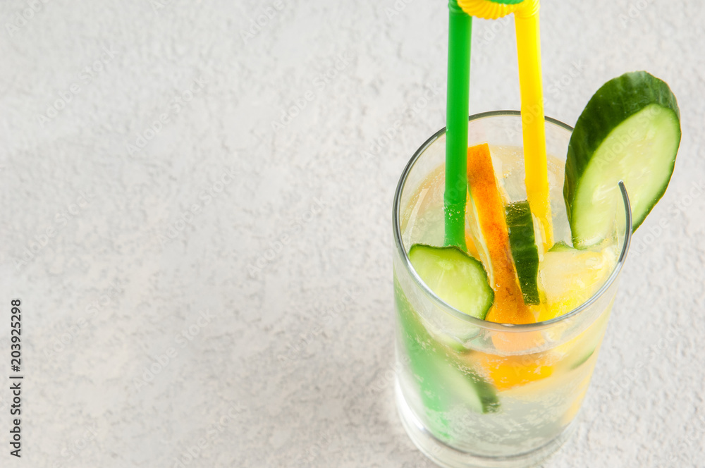 Fototapeta premium summer cooling drink with lemon and cucumber in a glass