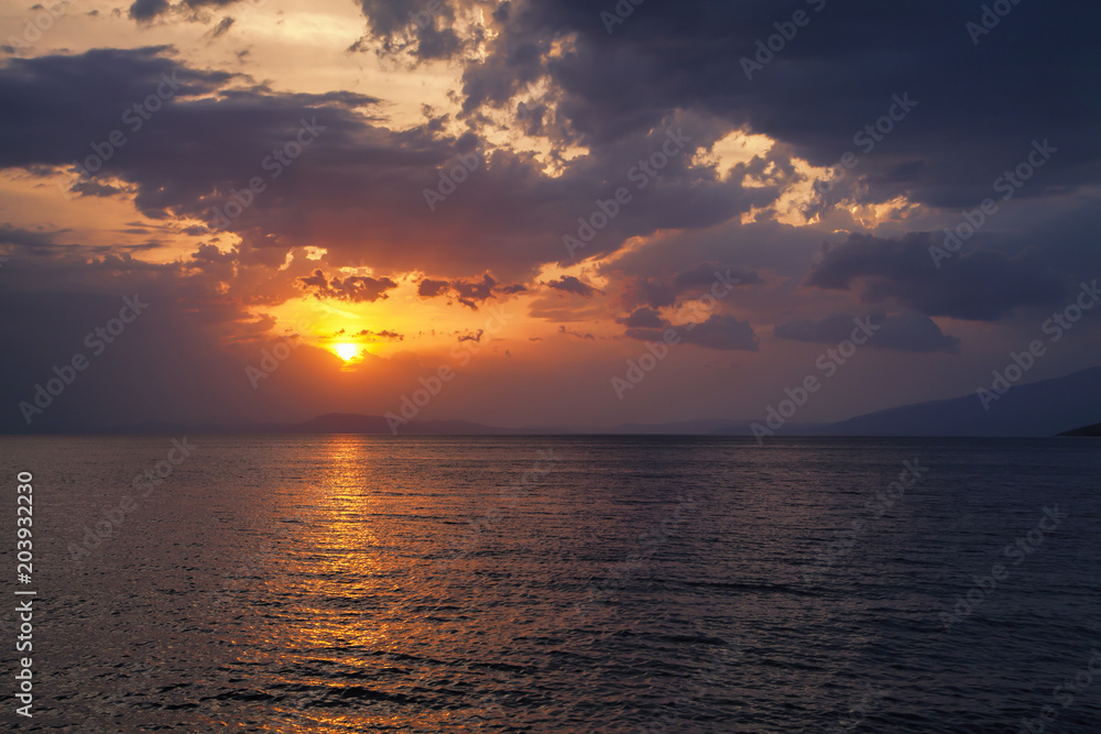 Naklejka premium Beautiful sunset at the sea