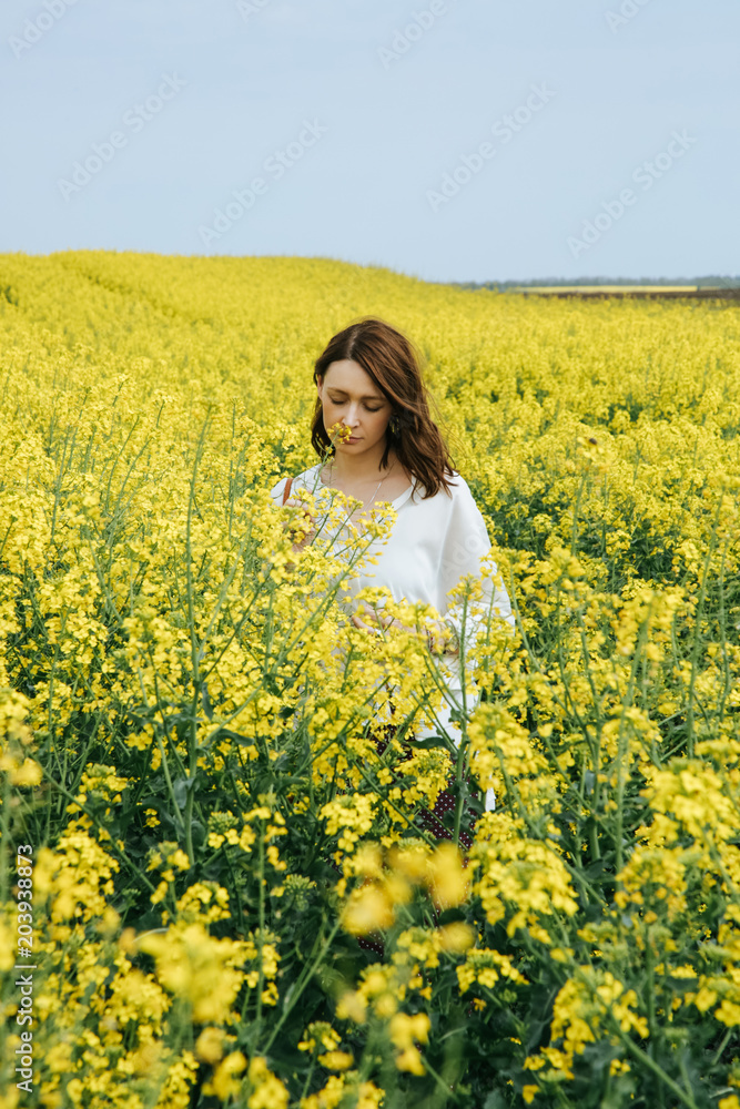 Portrait of fashionable young woman in the yellow flowers field
Portrait of fashionable young woman in the yellow flowers field