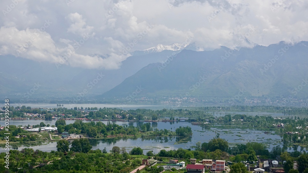Ausblick über den Dal See und Srinagar in Kashmir, Indien
