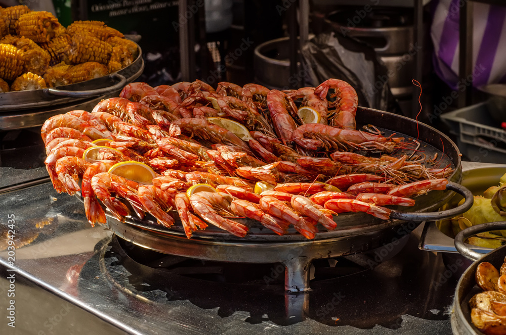 Outdoor shrimp food pan