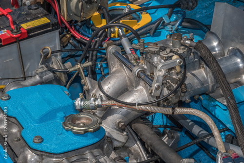 旧車のエンジンルーム engine compartment of a old vehicle