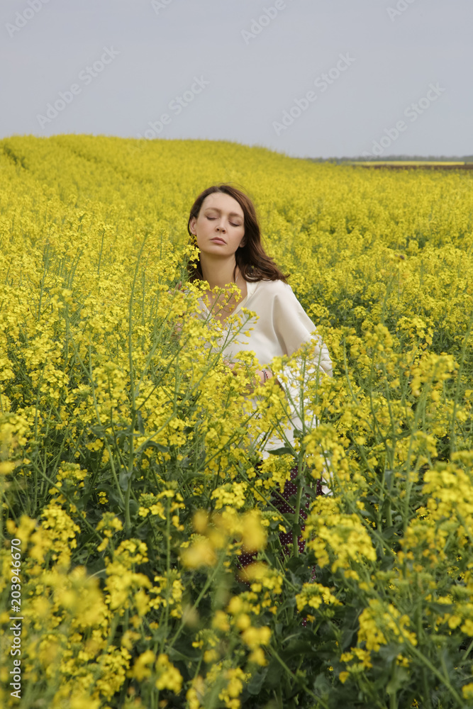 Portrait of fashionable young woman in the yellow flowers field
Portrait of fashionable young woman in the yellow flowers field